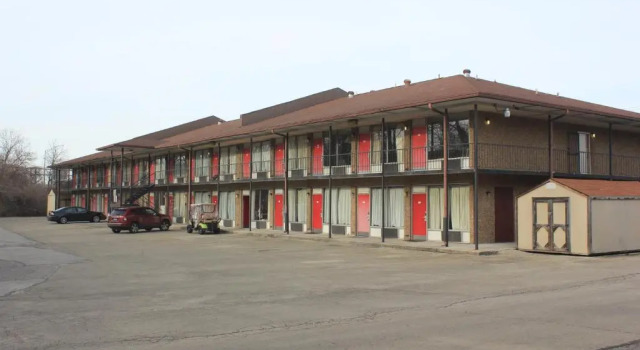 Red Carpet Inn - Louisville, Забронировать Отель Луисвилл Louisville Metropolitan Area, рядом с Stony Brook Shopping Center