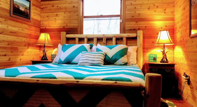 Bear With Us - Two Bedroom Cabin