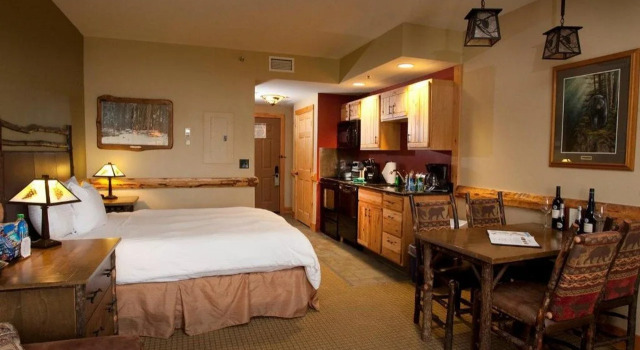 Hope Lake Lodge & Indoor Waterpark