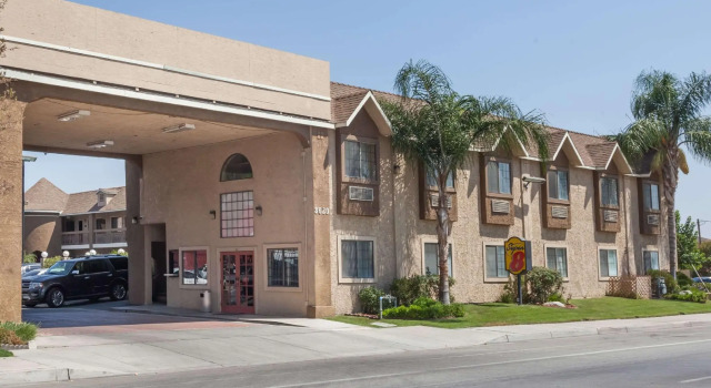 Номер Standard Super 8 by Wyndham Bakersfield South CA