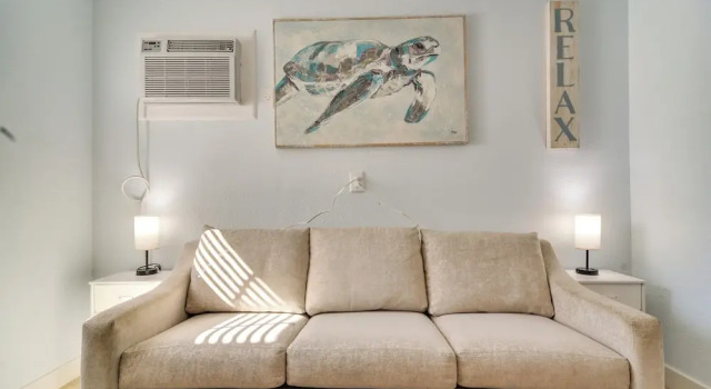 Apartment w/ Easy Access to Indian Rocks Beach!, Забронировать Апартаменты/квартира Отели Клируотер-Бич с парковкой, Парковка