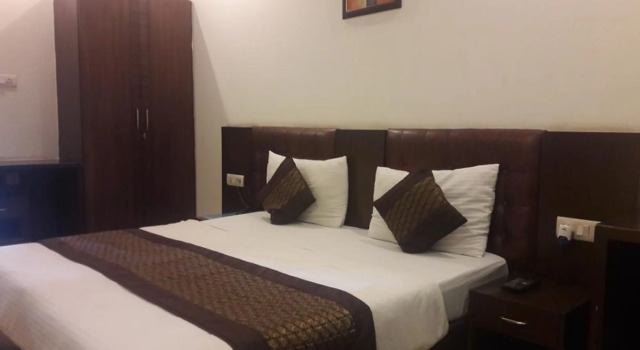 Smart Rooms, Забронировать Гостевой дом Гостевые дома Гургаон, рядом с Gurgaon Central, Гостевой дом