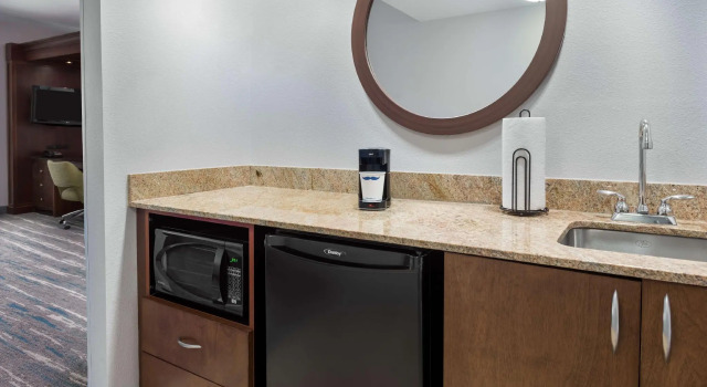 Двухместный люкс Hampton Inn & Suites Winston-Salem/University Area