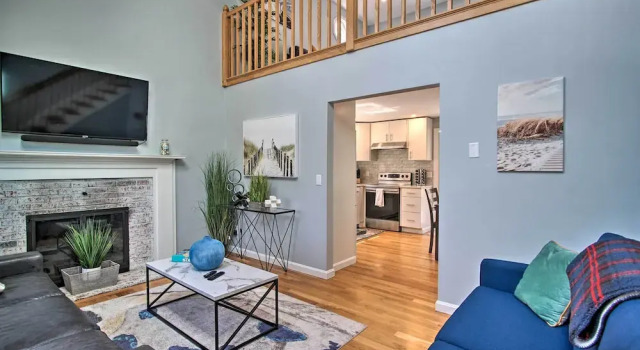 Коттедж Cape Cod Family Home w/ Yard: Walk To Beach!