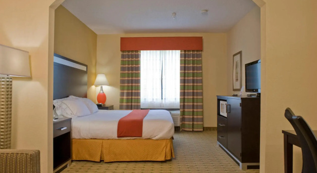 Двухместный люкс Executive с 2 комнатами Holiday Inn Express & Suites Acworth - Kennesaw Northwest by IHG