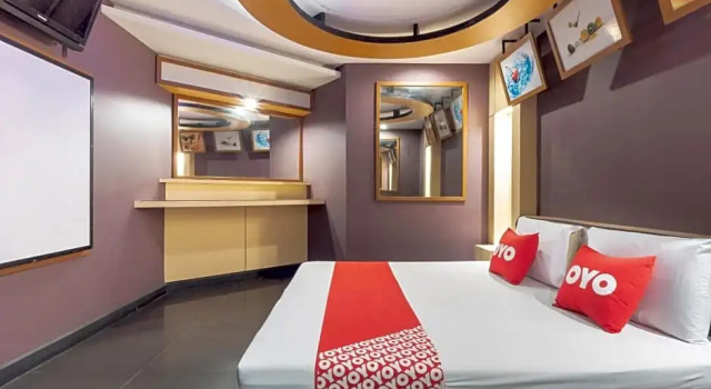 Номер Deluxe OYO 75382 Chonburi Hotel