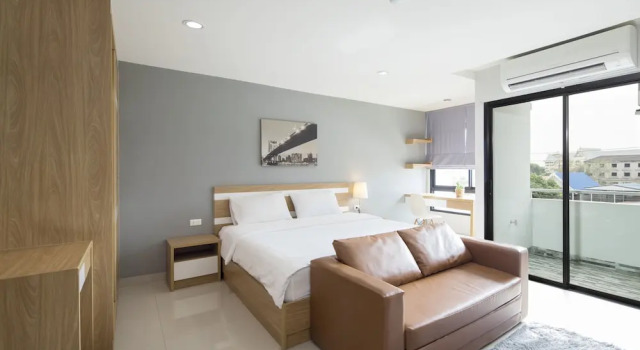 Двухместный номер Deluxe с балконом JK LIVING Hotel And Service Apartment