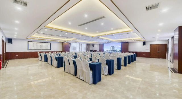 Meishan Huangming Hotel (Sansuxuan Branch), Book Hotel Hoteller i Meishan med pool, Swimmingpool