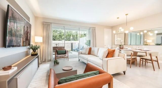 Super Spacious 4 Bedroom Villa 10 min From Disney