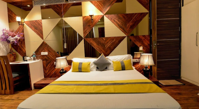 Номер Royal Hotel The Yellow
