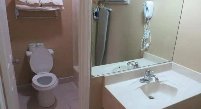 Четырёхместный номер Standard Friendship Motor Inn