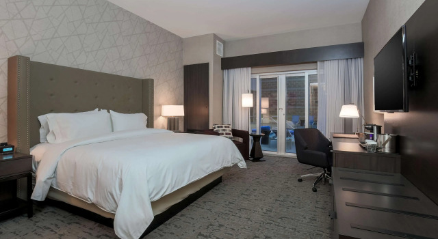 DoubleTree by Hilton Evansville, Забронировать Отель Эвансвилл Индиана