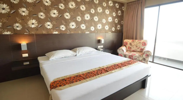 Номер Deluxe с видом на бассейн Welcome Plaza Hotel Pattaya