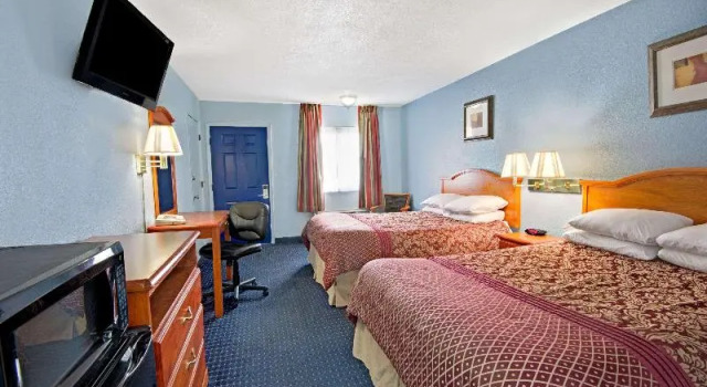 Номер Standard Days Inn by Wyndham KU Lawrence