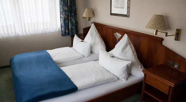 Hotel La Vigie & Ristorante Belvedere, Забронировать Отель Ruhrort Дуйсбург, рядом с Галерея "Куштрассе"