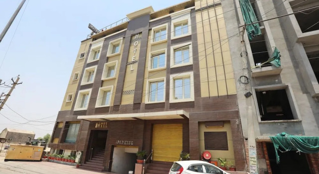 OYO 2295 Hotel Razia Inn, Забронировать Отель Хисар штат Харьяна, рядом с Hisar Railway Station