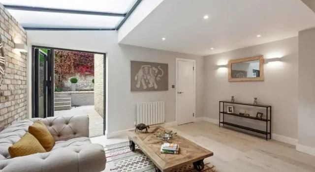 Contemporary 2bed&bath Apt W/patio in North London, Забронировать Отель Отели Англии 3 звезды, 3*