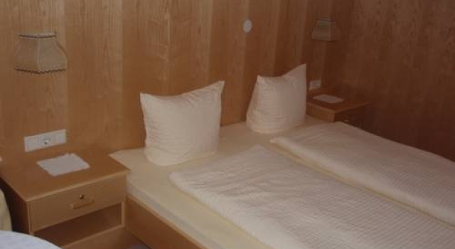 Pension Fiegl, Prenota Hotel Hotel a Tirolo con parcheggio, Parcheggio