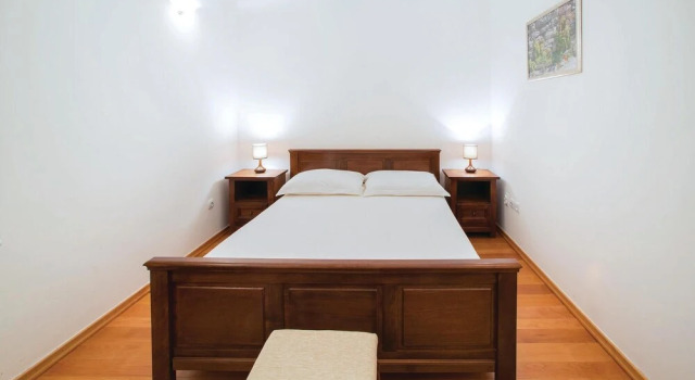 Awesome Home in Tivat With Wifi and 3 Bedrooms, Book Hotel Hoteller i Tivat med pool, Swimmingpool