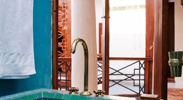 Camera Standard Riad Alkaderi
