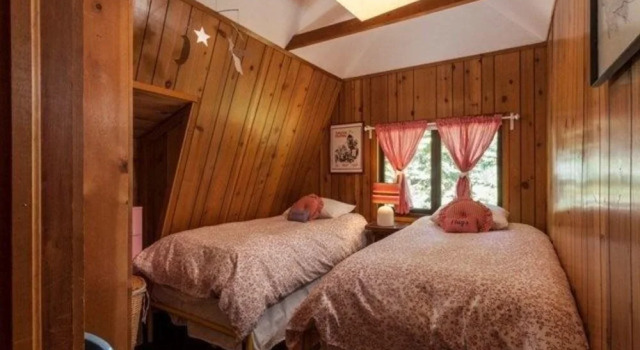 Fraser Lakefront Rental Cabin by RedAwning, Забронировать Отель Отели Хоумвуд 3 звезды, 3*