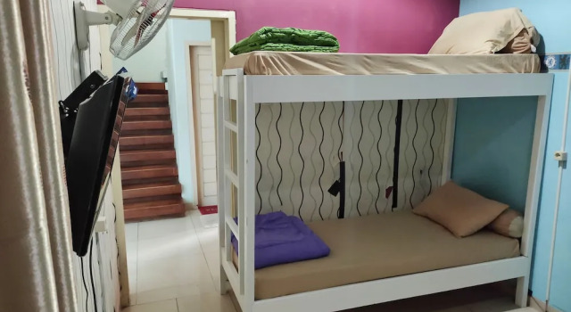 Postel ve společném pokoji Radio Backpacker Guesthouse