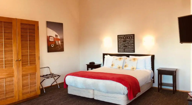 Студия Cascades Lakefront Motel