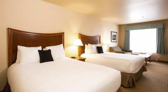 Четырёхместный номер Standard Red Lion Inn & Suites McMinnville
