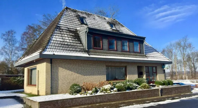 Dachgeschoßwohnung, Забронировать Апартаменты/квартира Шарбойц Holstein Switzerland