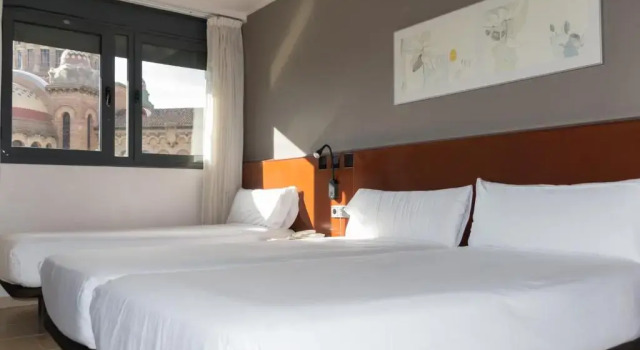 Трёхместный номер Hotel Sant Pau