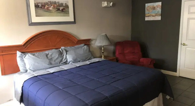 The Tompkinsville Inn, Buchen Sie Gasthaus Tompkinsville USA