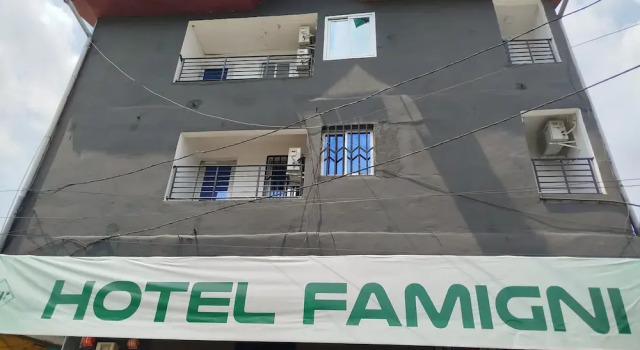 Hôtel Famigni, Rezervovat Hotel Hotely v Douala s parkováním, Parkování