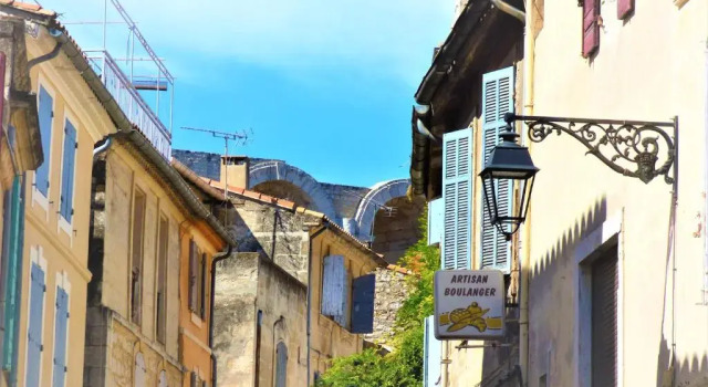 Cosy spacieux ,calme à 200 m des Arènes, wifi