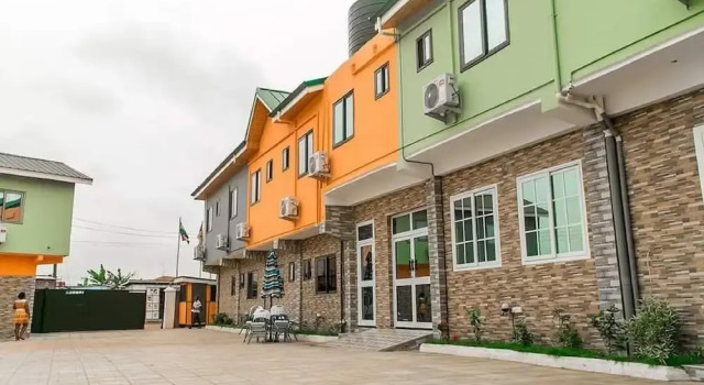 Ask Ameh Hotel, Prenota Hotel Adenta Tema