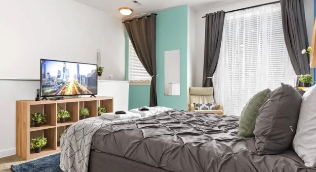 Апартаменты One Bedroom Apartment -10 Min Walk to Epicentre Wifi