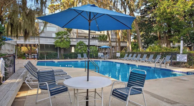 Treetops 4904 by Avantstay Hilton Head Condo + Balcony + Shared Pool + Tennis Court + Near Beach and Dining, Забронировать Апартаменты/квартира Отели Южной Каролины с бассейном, Бассейн