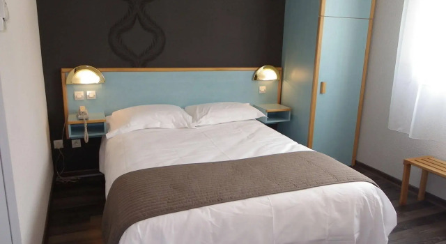 Hotel Restaurant Les Chataigniers, Забронировать Отель Отели Прива с парковкой, Парковка