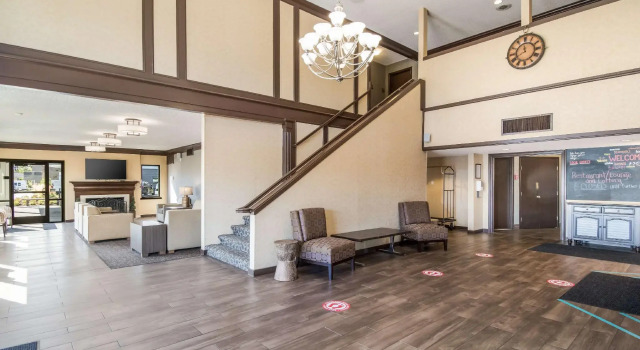Кровать в общем номере Red Lion Hotel Portland Airport