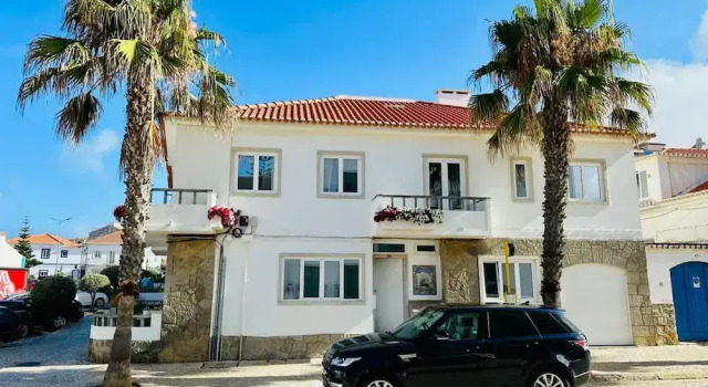 Luxury Ocean View House - Central Ericeira, Забронировать Дом для отпуска Отели в центре Эрисейра, в центре
