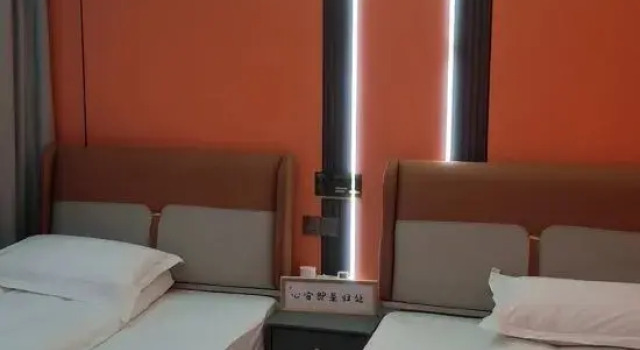 Люкс с 3 комнатами Yucheng Banhe Hot Spring Homestay