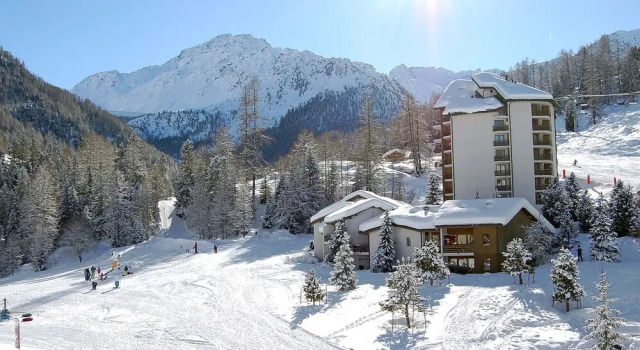 Apartment Rosablanche A24 by Interhome, Prenota Appartamento Hotel a Canton Vallese con parcheggio, Parcheggio