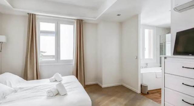 Superb Modern 2BR Flat Close to Croisette, Забронировать Апартаменты/квартира Pointe Croisette Канны, рядом с Galerie Alexandre Leadouze