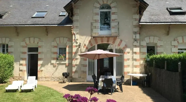 Коттедж с 3 комнатами Loire Valley Cottages