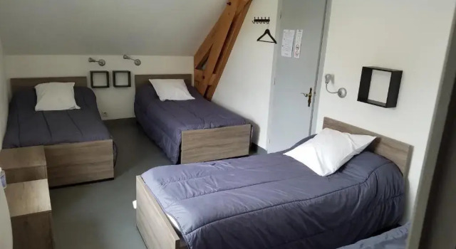 Четырёхместный номер Standard с видом на сад Auberge Saint Jacques