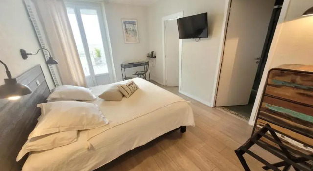 Номер Deluxe Hôtel de charme & SPA Villa Cosare sur la promenade bord de plage 20m de la mer