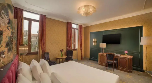 Двухместный номер Premium с видом на канал NH Collection Grand Hotel Palazzo Dei Dogi