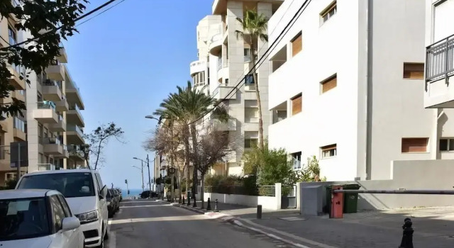 On Gordon Beach-Luxury- Stay at my Place, Забронировать Апартаменты/квартира Отели Тель-Авива с парковкой, рядом с Пляж Иерусалим, Парковка