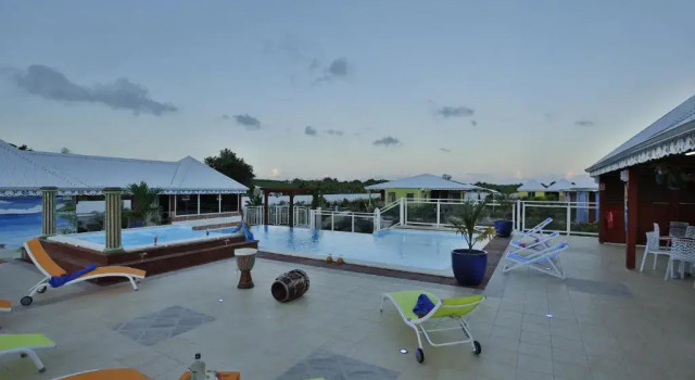 La Palmeraie Doree, Rezerwuj Hotel Hotele w Grande-Terre z basenem, Basen