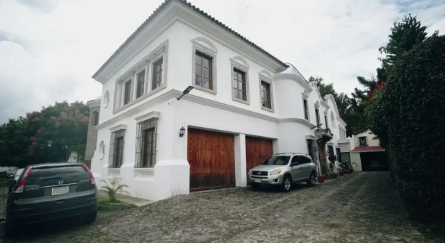 Indian Palace Hotel Boutique Spa, Book Resort Hotels in Zacatepeques with Parking, Parking
