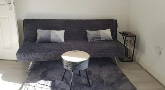 Stunning Room with Large Private Bathroom, Rezervați Hotel Derby 